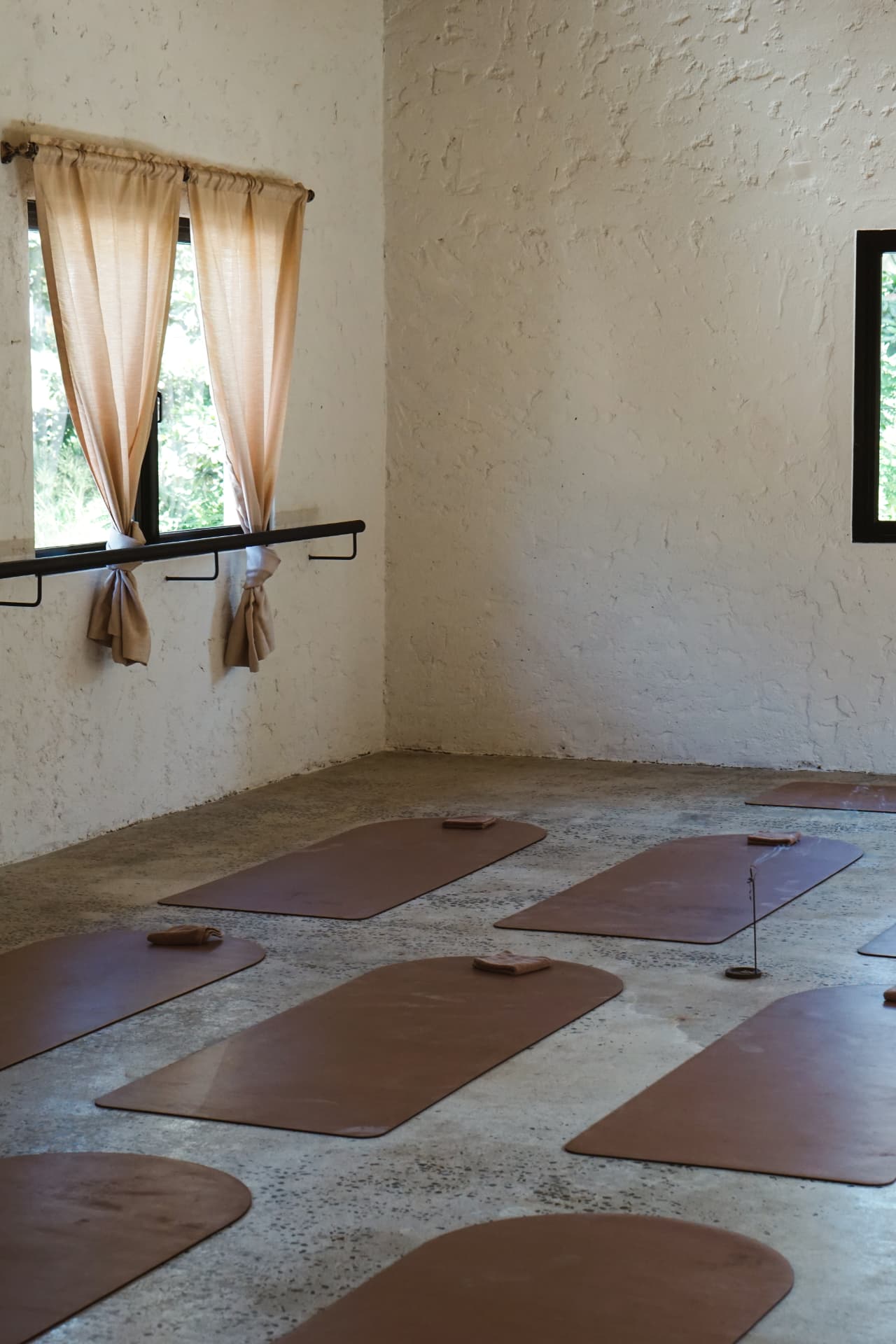 Studio Sama Social Club, tapis de pilates et barre
